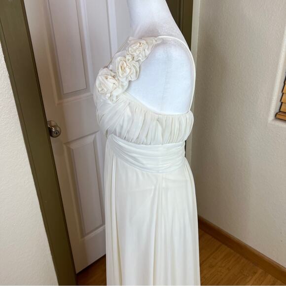 Cindy USA White Floral Applique Gown. - Picture 5 of 14